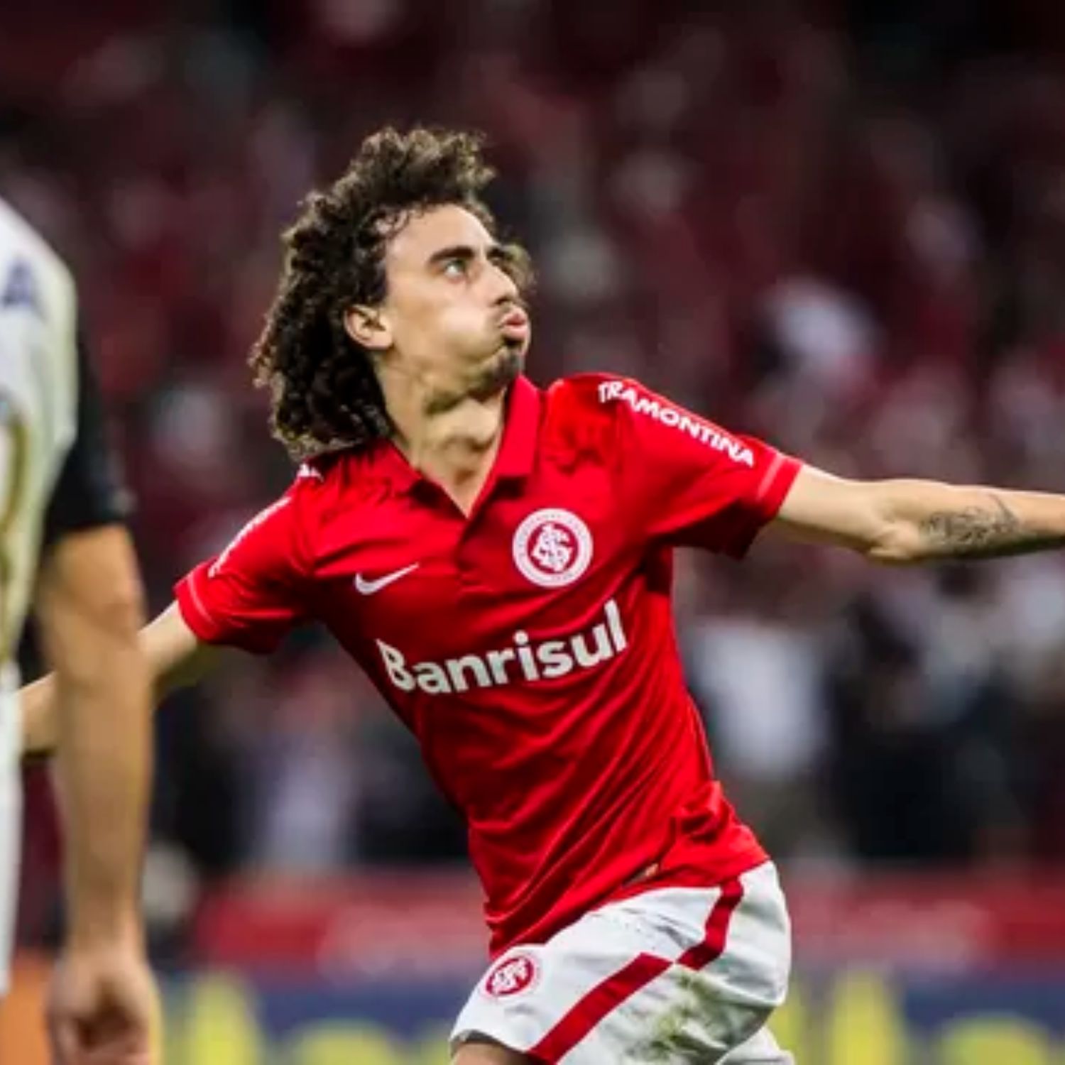Comemoração gol Valdívia Internacional 2x1 Corinthians brasileirao 2015 Foto Site GloboEsporte