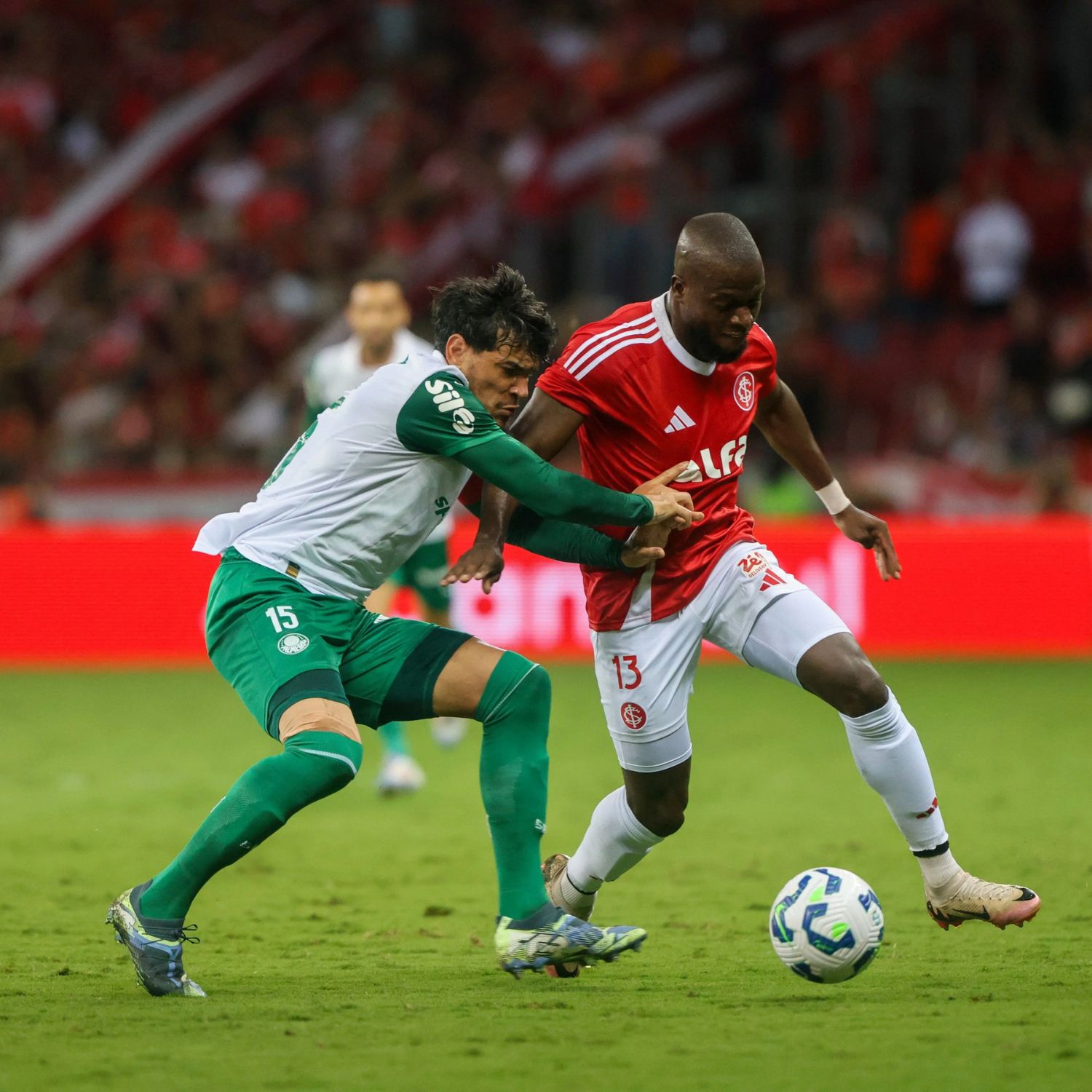 Valencia em ação durante partida entre Internacional e Palmeiras no Brasileirão 2025 - Foto Ricardo Duarte SC Internacional